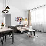 Essence Parcheggio Gratuito E Self Check-in A Appartement
