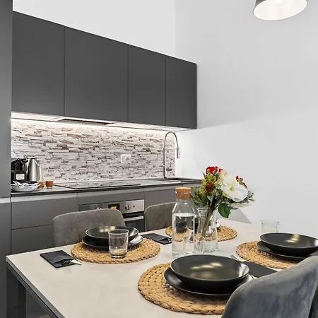Essence Parcheggio Gratuito E Self Check-in A Apartment *