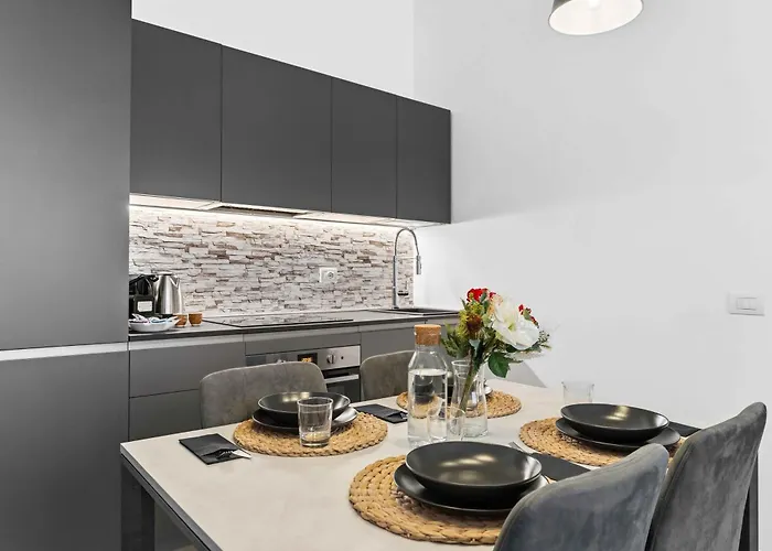 Essence Parcheggio Gratuito E Self Check-in A Apartment *